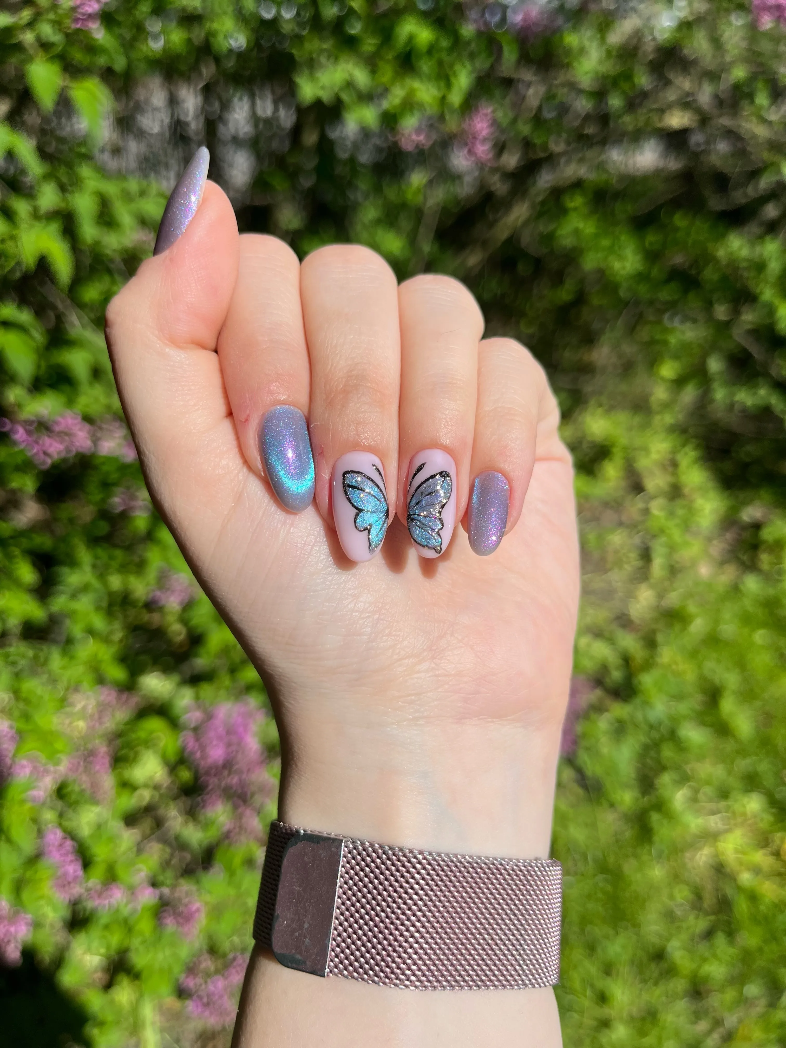 Handmålad nagelkonst av Mahnaz Rahimi, MahNail Salong.