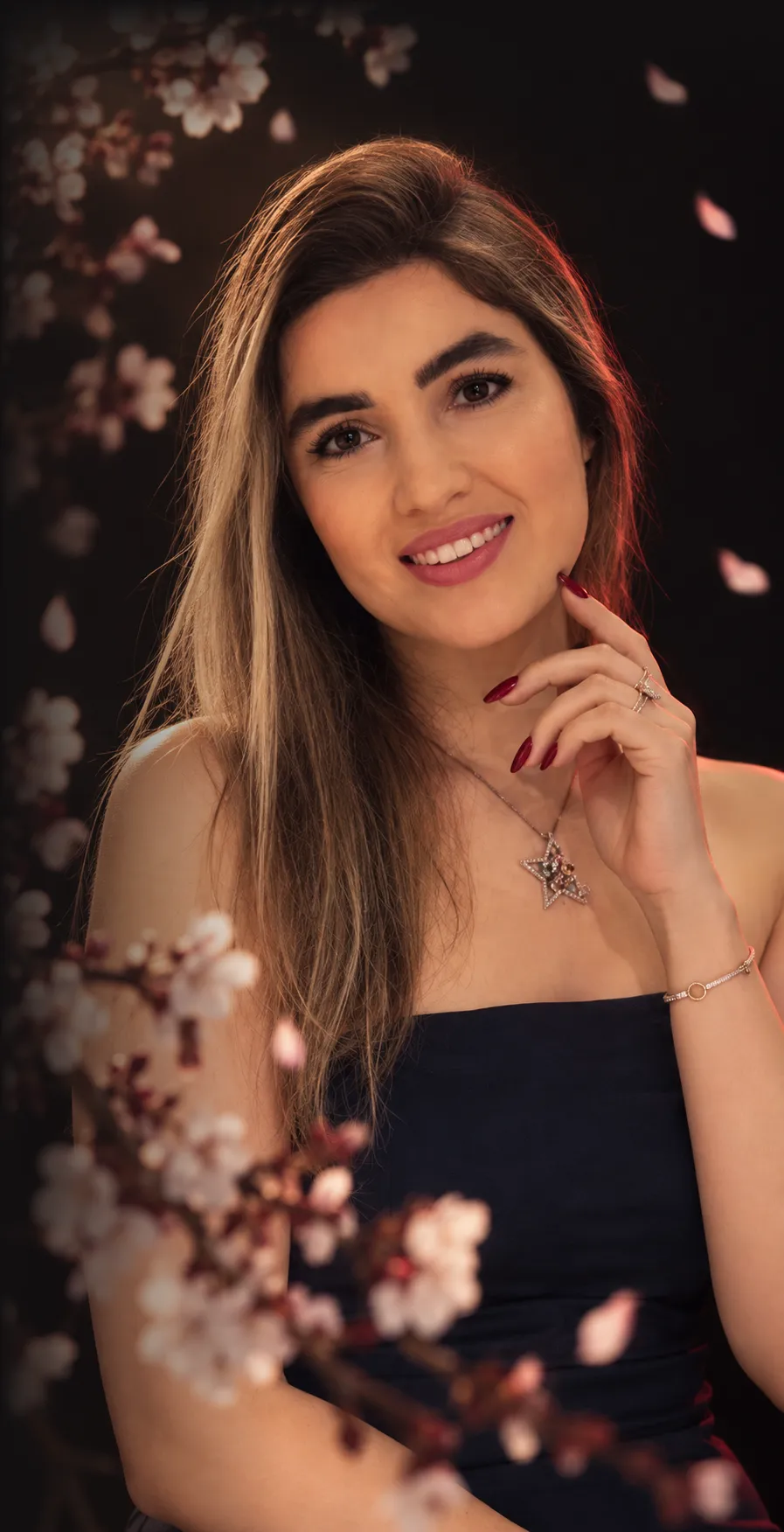 Mahnaz Rahimi, nagelkonstnär och grundare av MahNail Salong