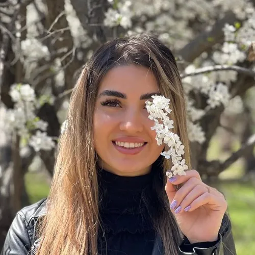 Mahnaz Rahimi, nagelkonstnär och grundare av MahNail Salong